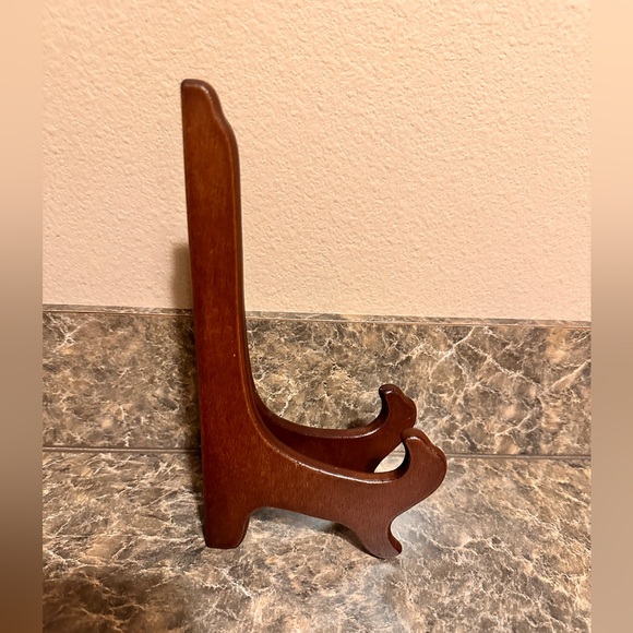 Chardonnay 10” decorative plate with stand included. Pet/smoke free home. - Picture 2 of 5